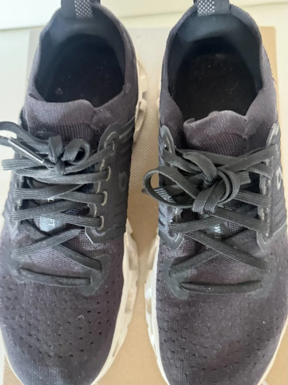 ON RUNNING CLOUDSWIFT 4 SNEAKERS SHOES BLACK 8.5 WOMENS